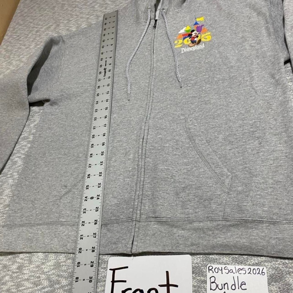 Hanes Gray Disney World zip up hoodie with Mickey Mouse size XL. SKU-C133